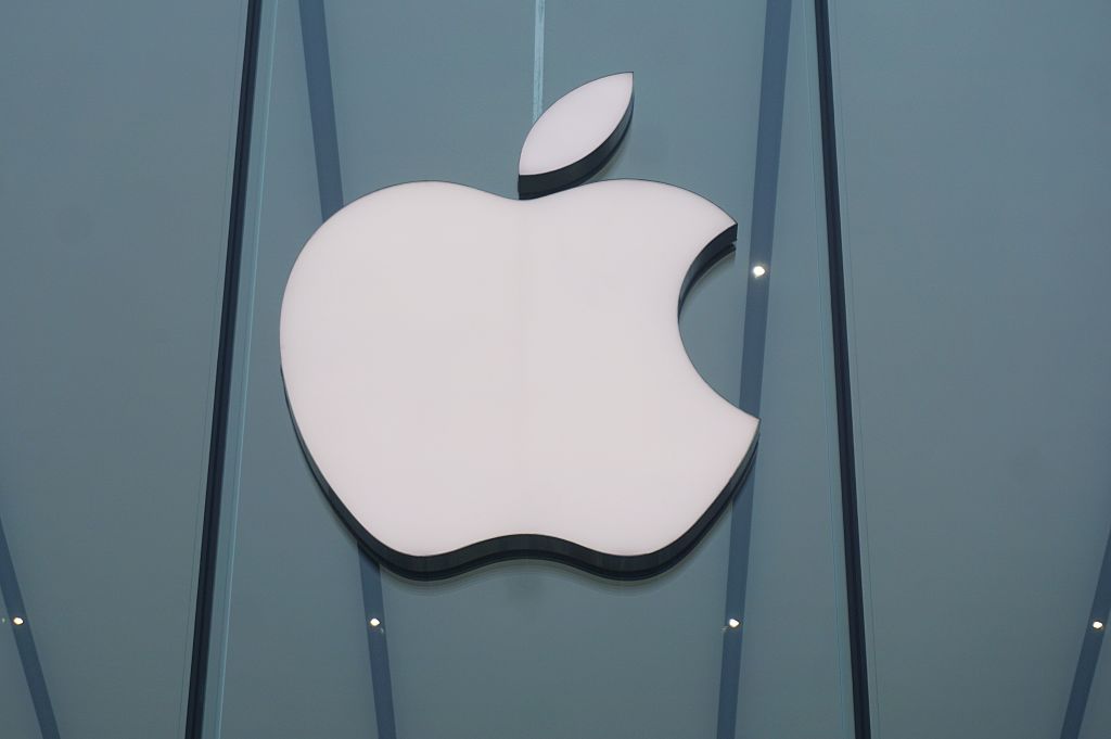 HANGZHOU, CHINA - DECEMBER 22, 2025 - An Apple store in Hangzhou, Zhejiang Province, China on December 22, 2025. (Photo credit should read CFOTO/Future Publishing via Getty Images)