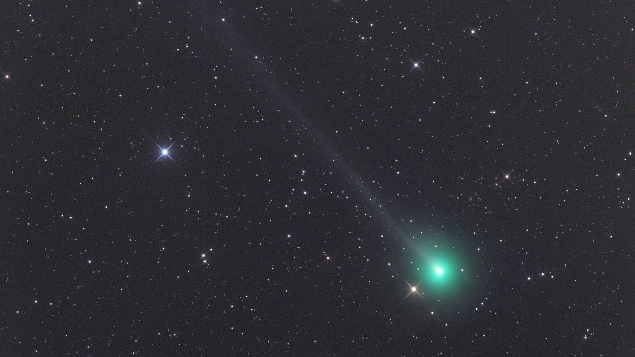 Astrophotographer Gerald Rhemann captured this image of comet C/2020 F8 SWAN on April 17, 2020.