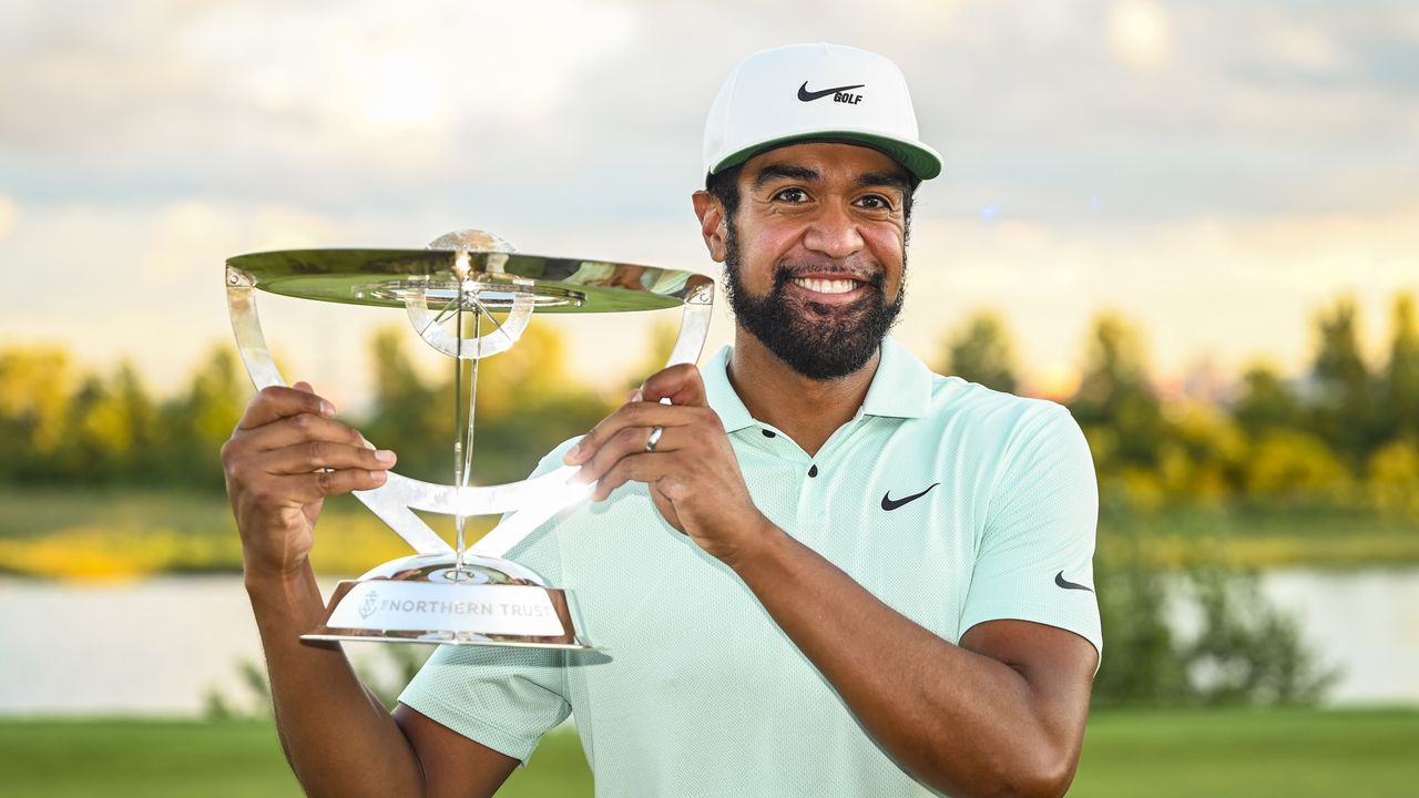 Tony Finau with 2021 Northern Trust trophy 