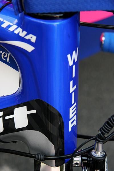 The squared off head tube