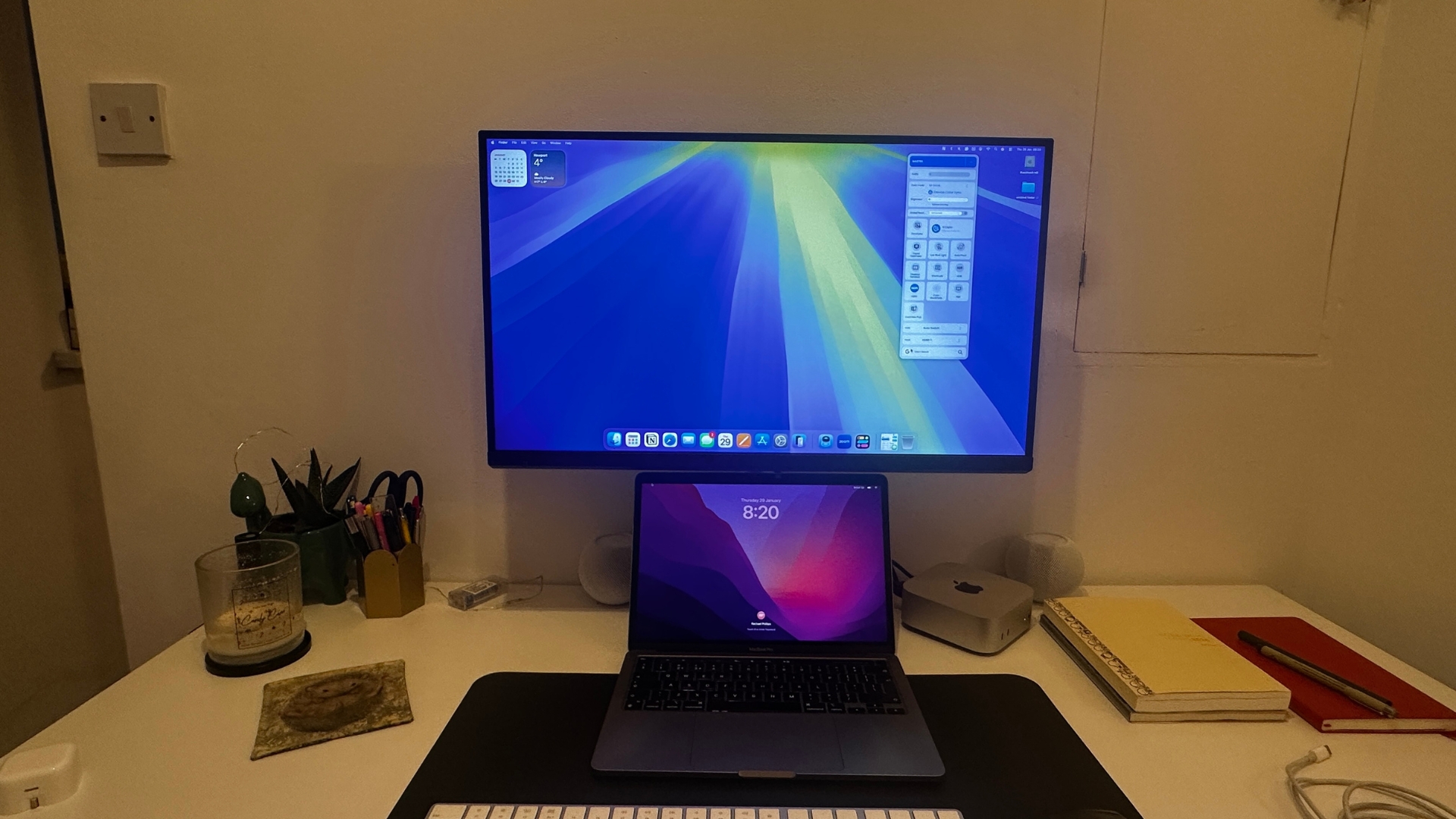 plent of room under the BenQ MA270S for a macbook to sit