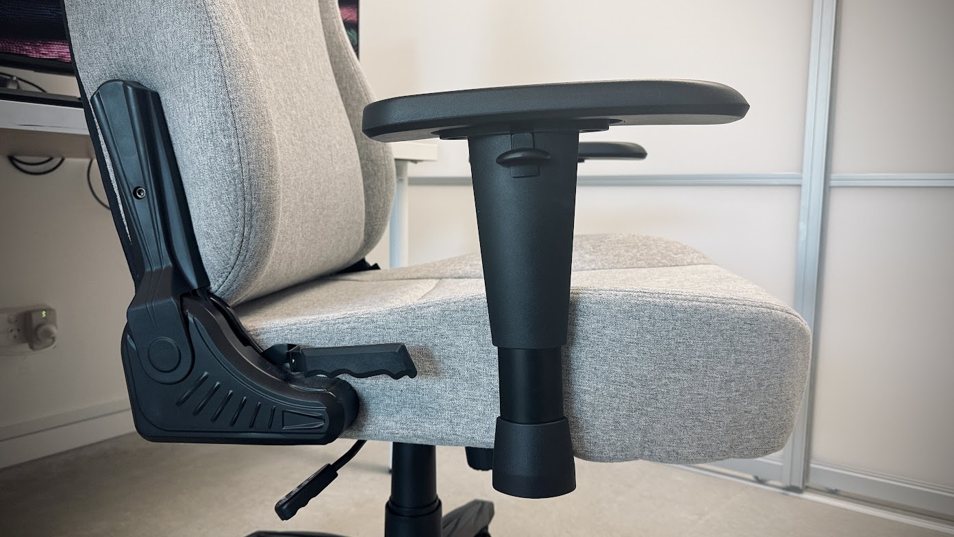 AndaSeat Novis gaming chair in an office environment