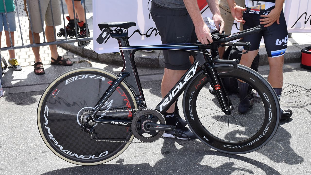 The custom painted Ridley Dean of the European time trial champion, Victor Campanaerts