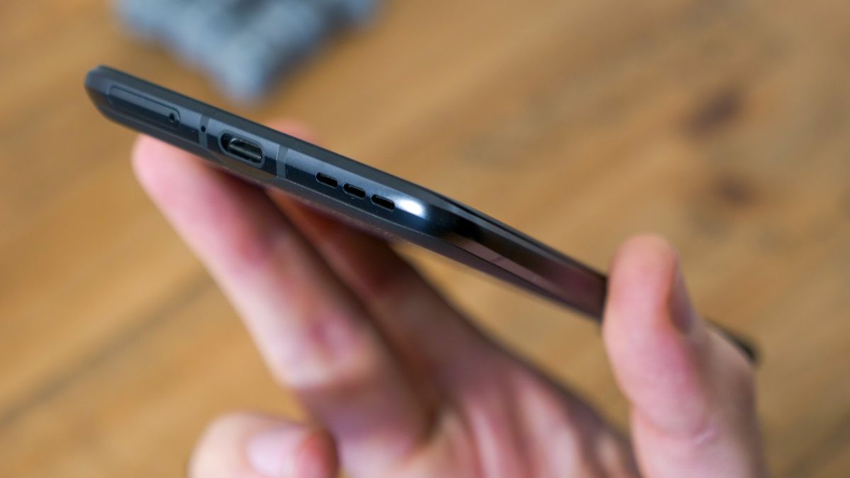 A photo of the Motorola RAZR (2022)