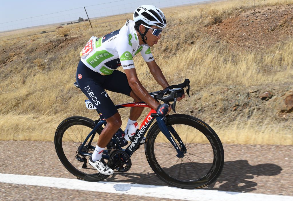 VILLANUEVA DE LA SERENA SPAIN AUGUST 27 Egan Arley Bernal Gomez of Colombia and Team INEOS Grenadiers white best young jersey during the 76th Tour of Spain 2021 Stage 13 a 2037km stage from Belmez to Villanueva de la Serena lavuelta LaVuelta21 on August 27 2021 in Villanueva de la Serena Spain Photo by Tim de WaeleGetty Images