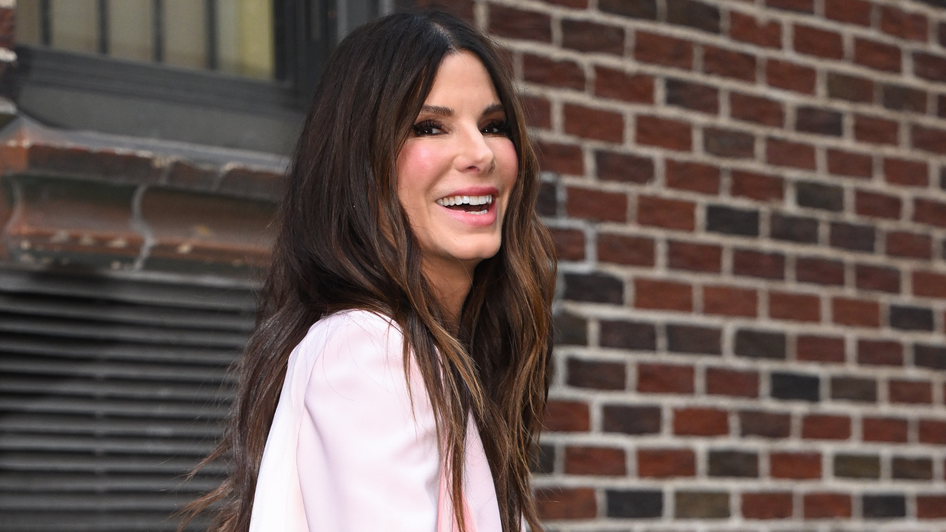 Sandra Bullock Just Wore the One Summer Shoe Trend That's Guaranteed to Continue Into Fall