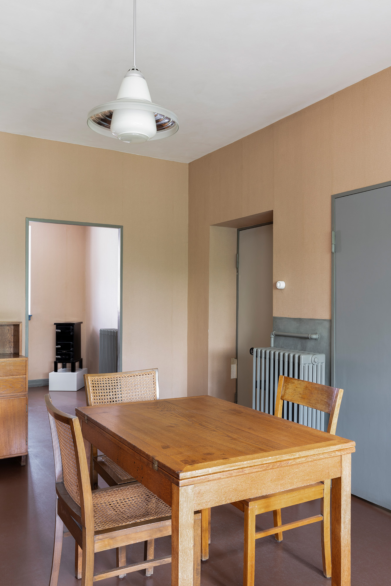 modernist interior of Neues Frankfurt house with colourful walls and 20th century furniture