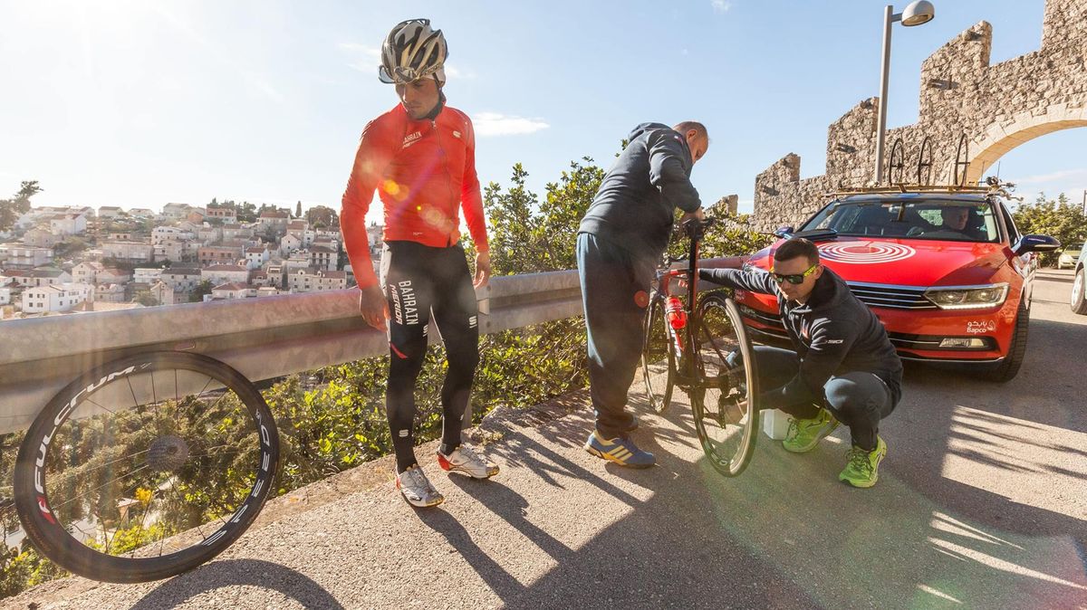 Quick wheel change after a puncture mid-ride