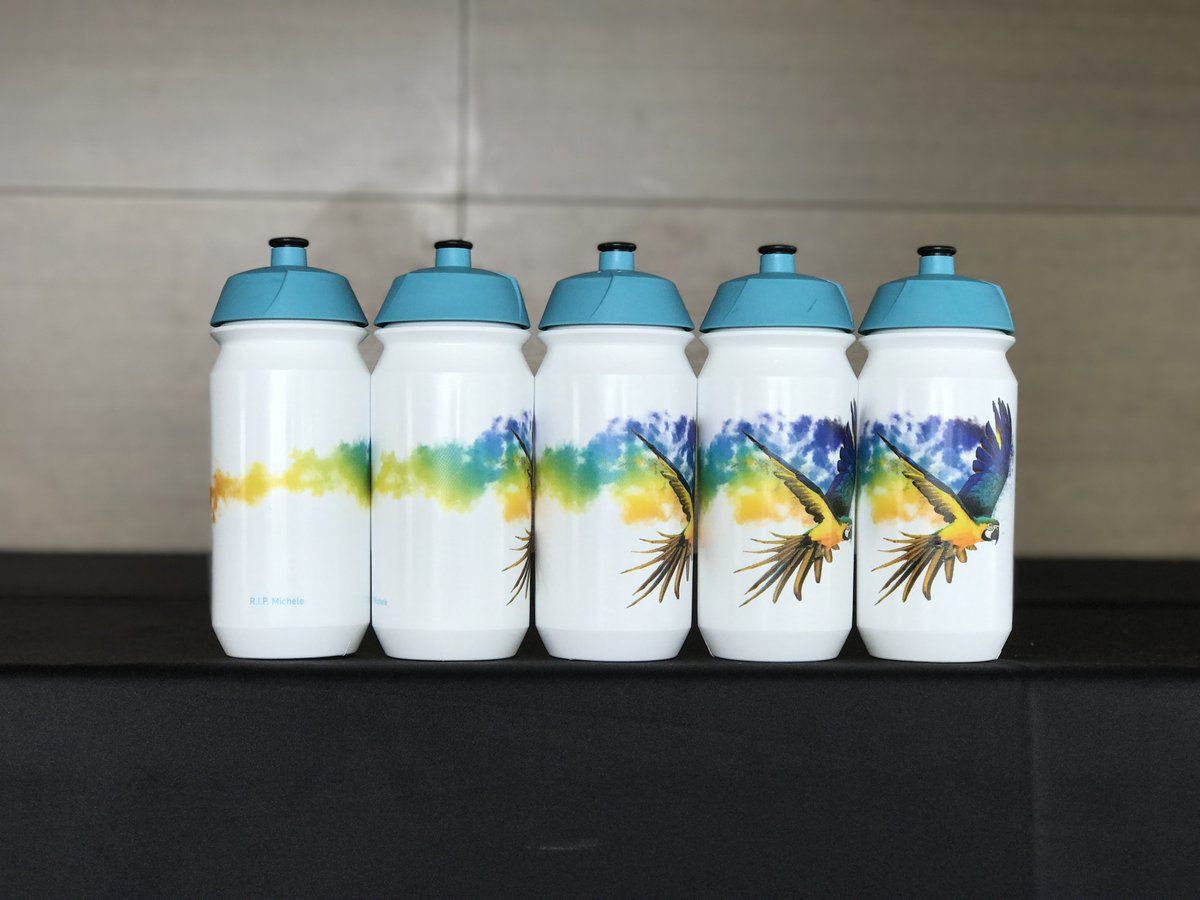 The Astana team honours Michele Scarponi with special-edition bidons