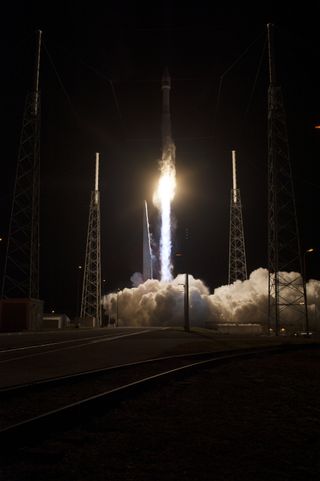 Atlas V Takes Off with TDRS-L