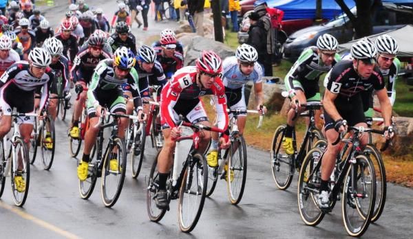 Men's uphill start on the pavement