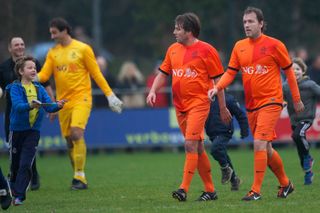 Rob and Richard Witschge in a match featuring former Dutch internationals in 2013.