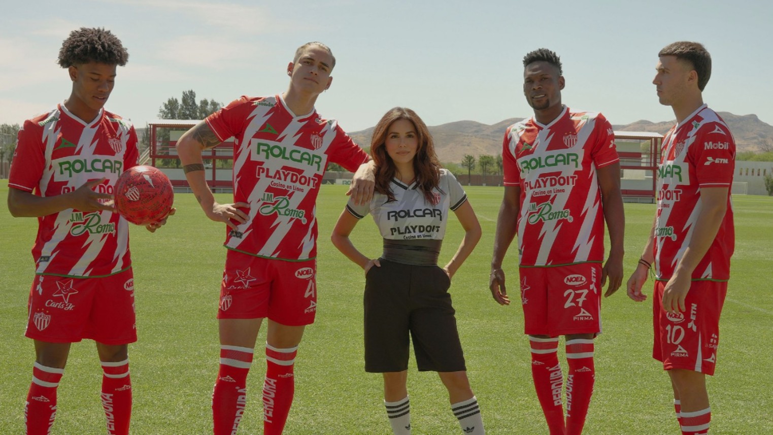 Eva Longoria with Necaxa players