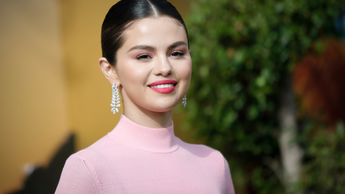 Hailey Bieber liked Selena Gomez' bikini pic after speaking out about alleged drama