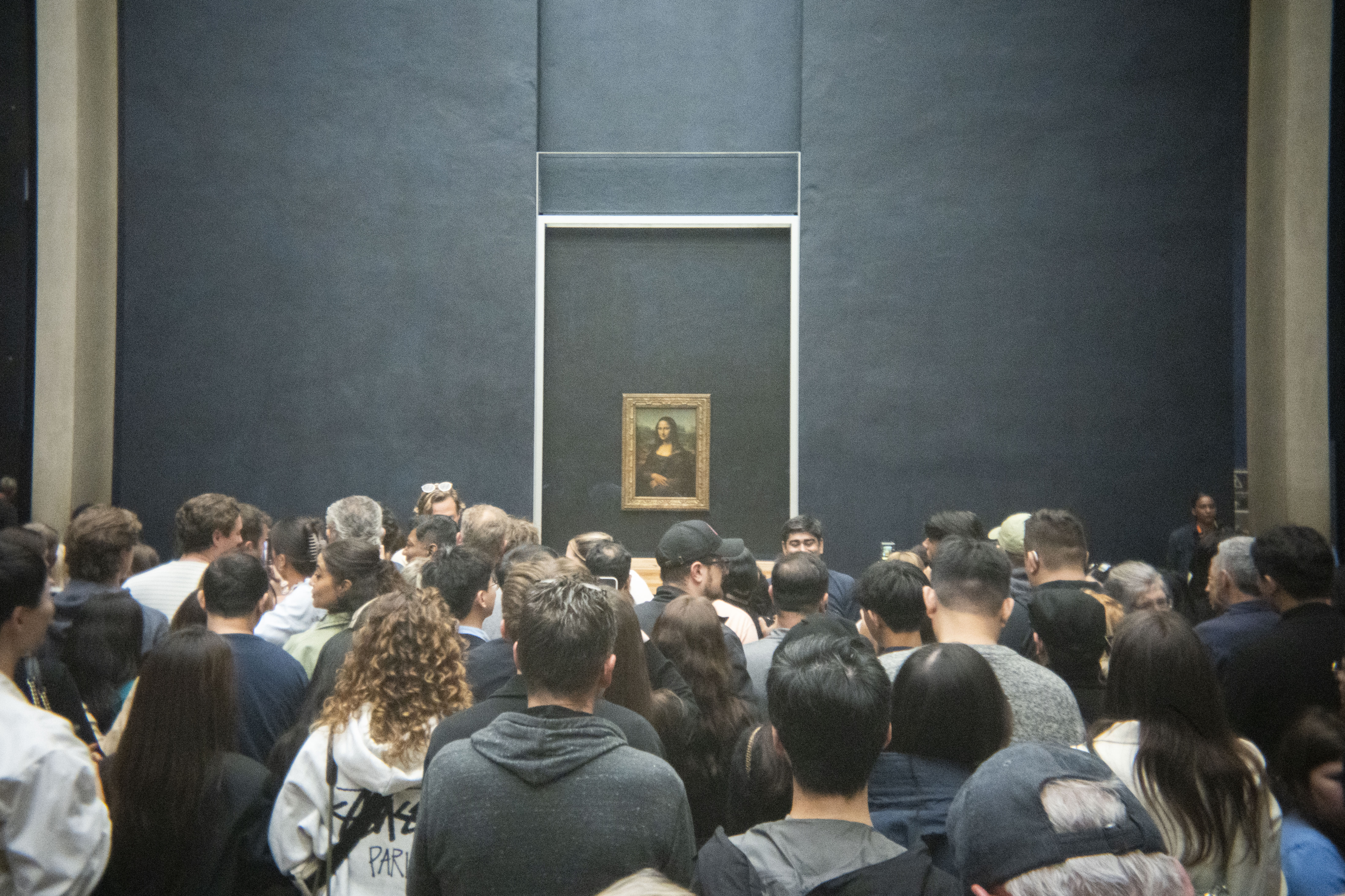 A shot of the Mona Lisa taken with the cookie disposable camera lens based on an Oreo cookie