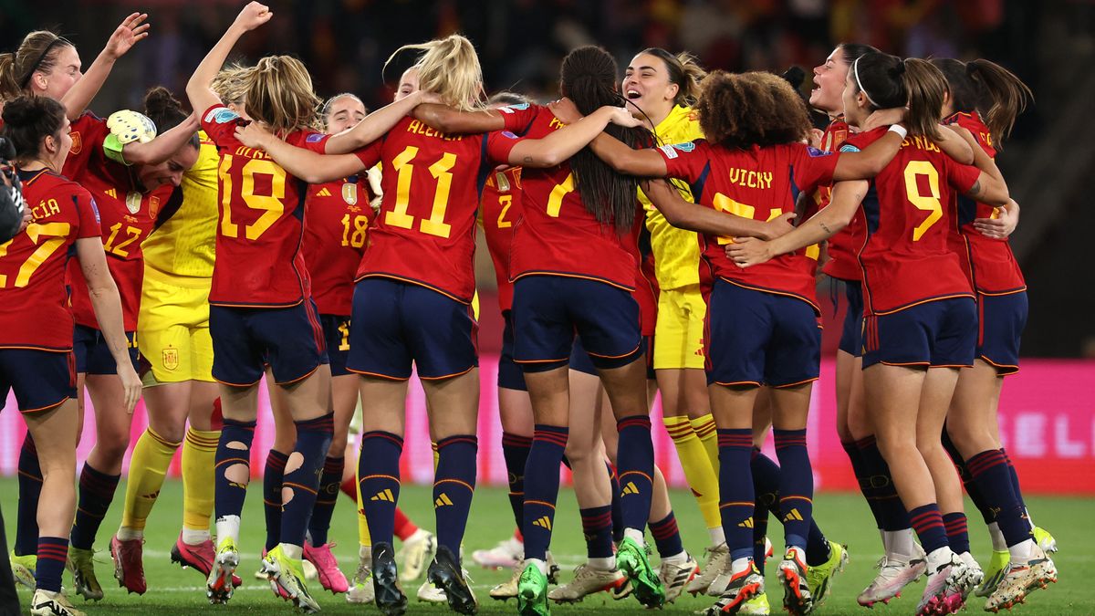 Spain celebrate winning the Women&#039;s Nations League in 2024