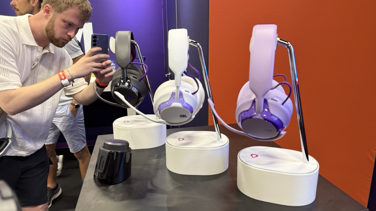 JBL's Quantum headphone range on show at GamesCom