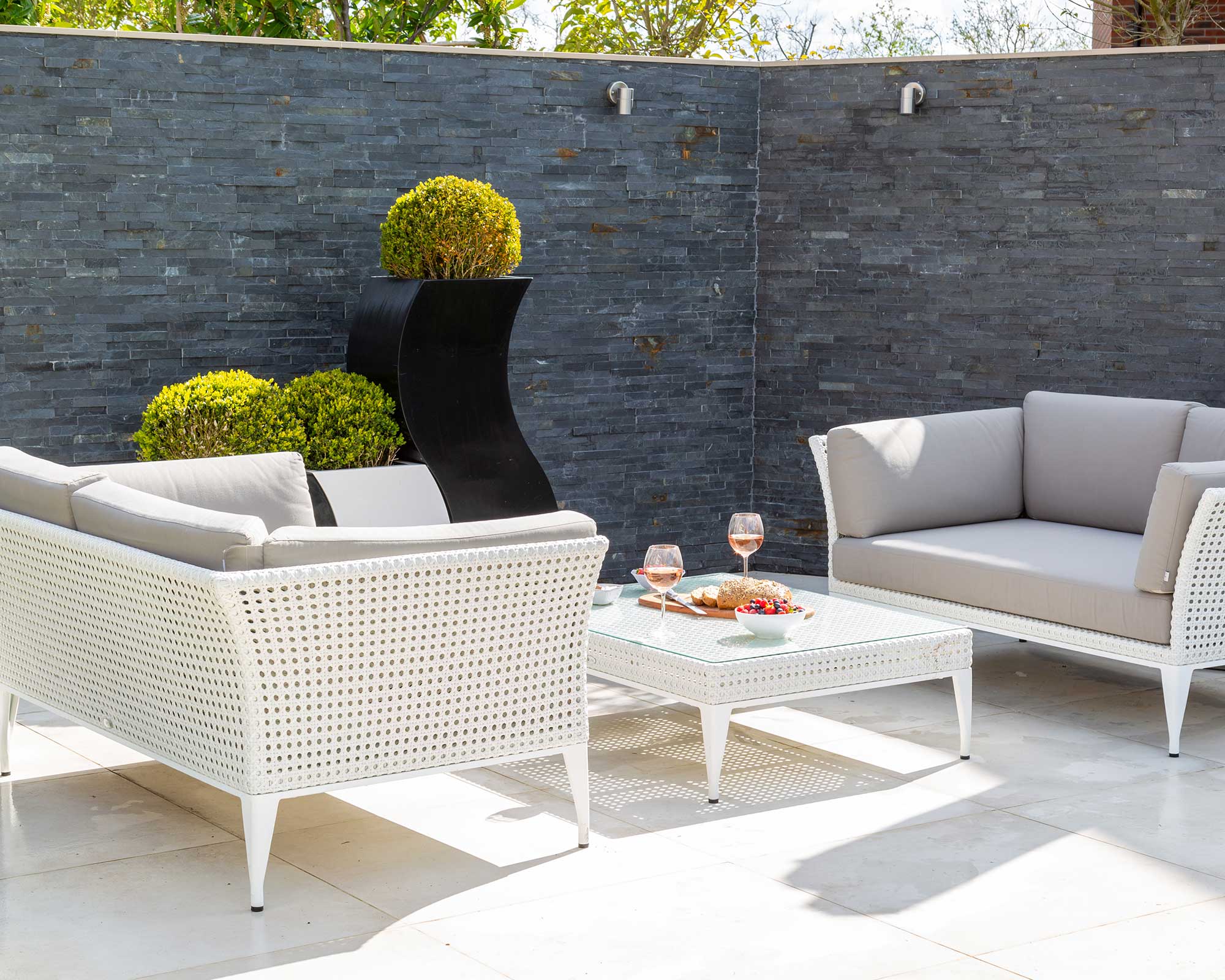 modern patio with porcelain paving designed by Consilium Hortus