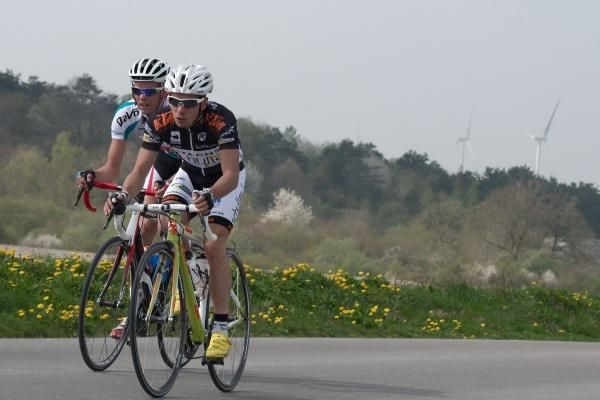Armindo Fonseca (Bretagne Schuller) off the front.