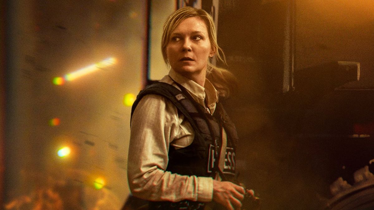 Kirsten Dunst&#039;s Lee Smith looks off to her right in Alex Garland&#039;s near-future war movie Civil War