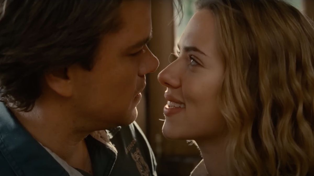 Scarlett Johansson and Matt Damon pre-kiss in We Bought a Zoo