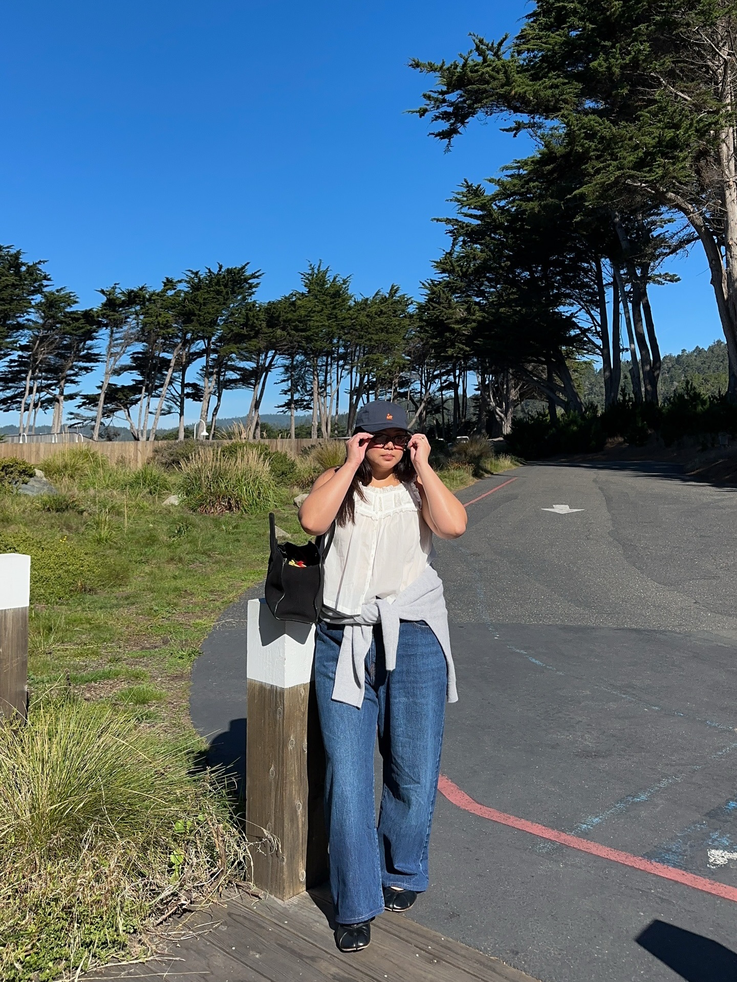 Woman wearing spring denim with spring shoe trend.