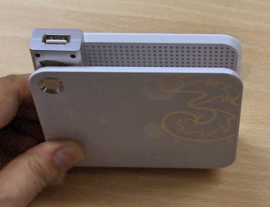 D100 - USB socket close-up