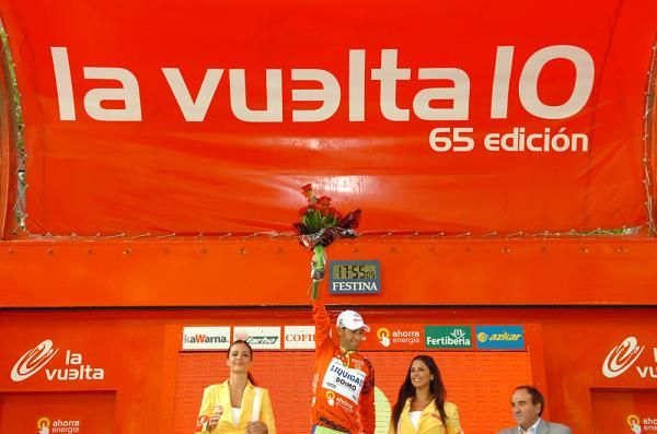 Vincenzo Nibali dwarfed by the Vuelta podium