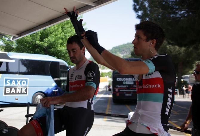 George Bennett (RadioShack Leopard) getting kitted up with his aero gear for the team time trial stage