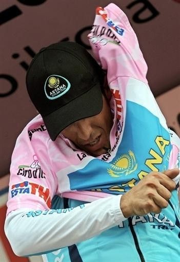 Alberto Contador (Astana) wrestles with the maglia rosa...