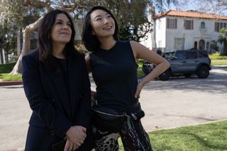 abbi jacobson as leslie and poppy liu as sarah looking at a house on the front lawn in no good deed