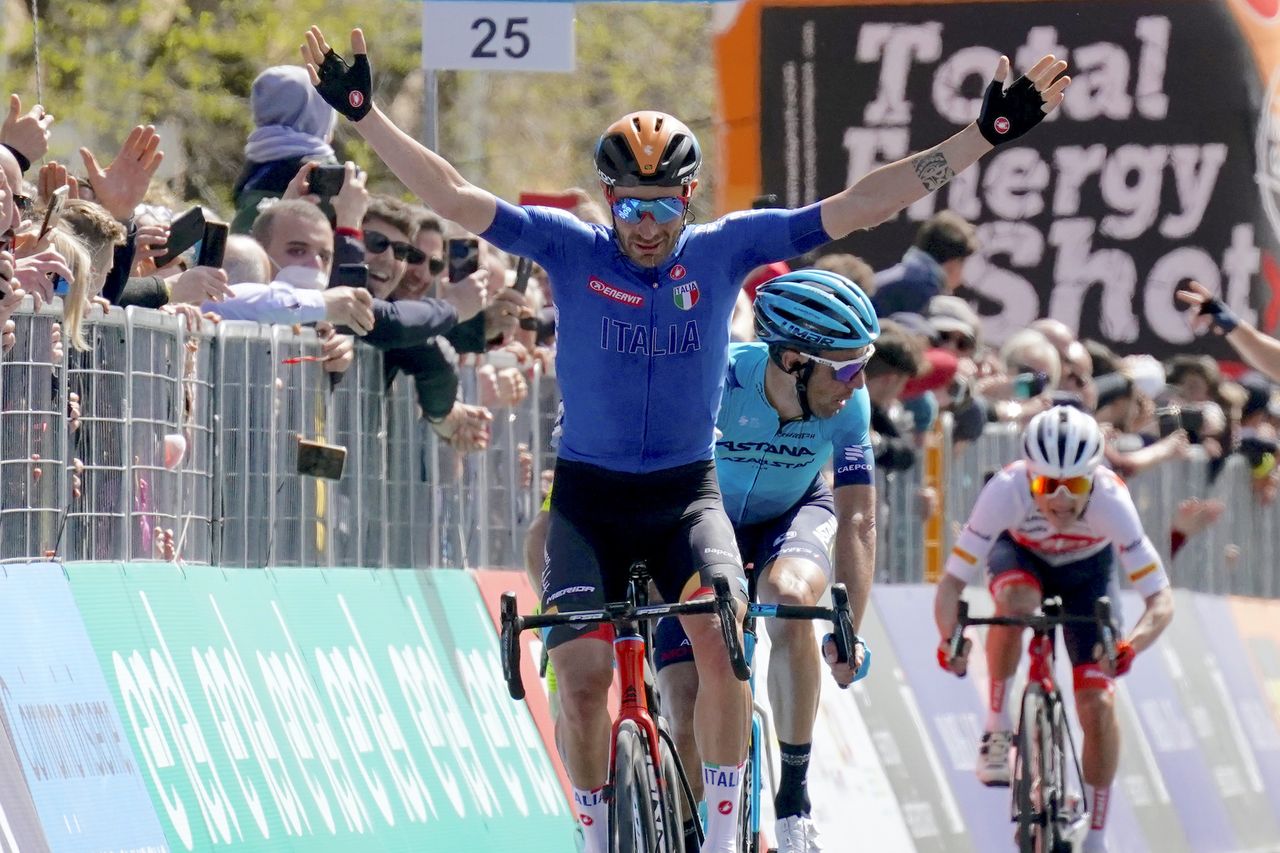 Giro di Sicilia 2022 - 3rd Edition - 2nd stage Palma di Montechiaro - Caltanissetta 152 km - 13/04/2022 - Damiano Caruso (Italy) - Vincenzo Nibali (ITA - Astana Qazaqstan Team) - photo Massimo Fulgenzi/SprintCyclingAgency&Acirc;&copy;2022