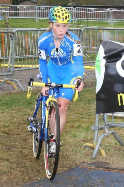 Daphy Van Den Brand dismounts