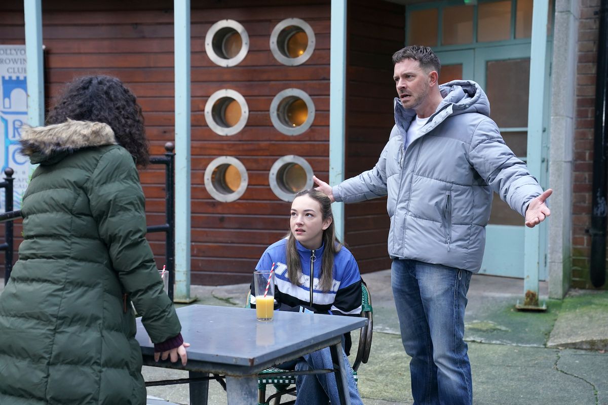 Kat Omari accuses Darren Osborne in Hollyoaks. 