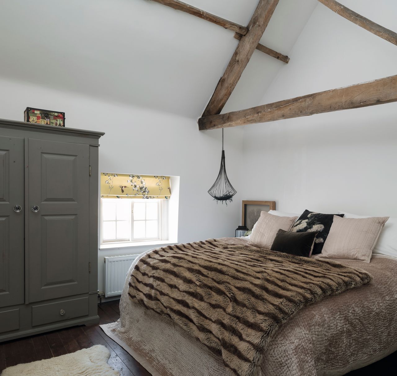 bedroom with vaulted ceiling in cottage