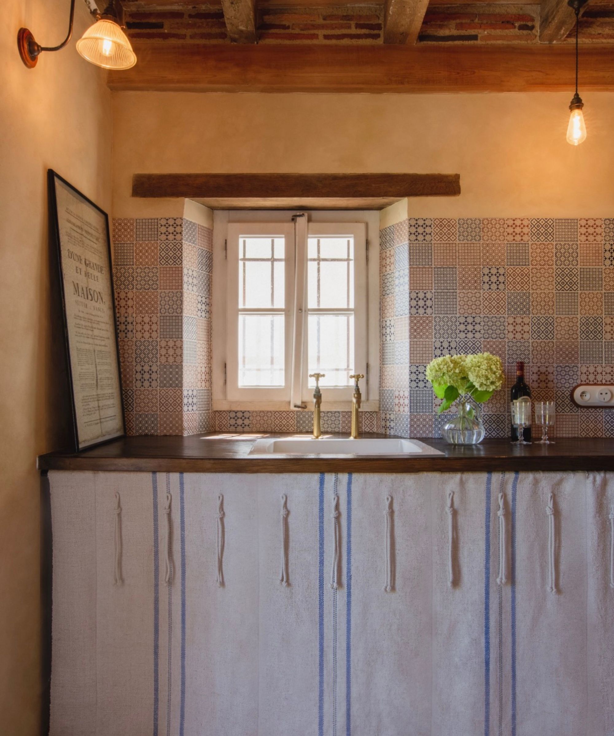 Country kitchen by Benji Lewis with French linen grain sack cabinet curtains