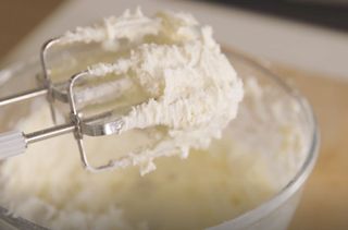 How to make a pinata cake