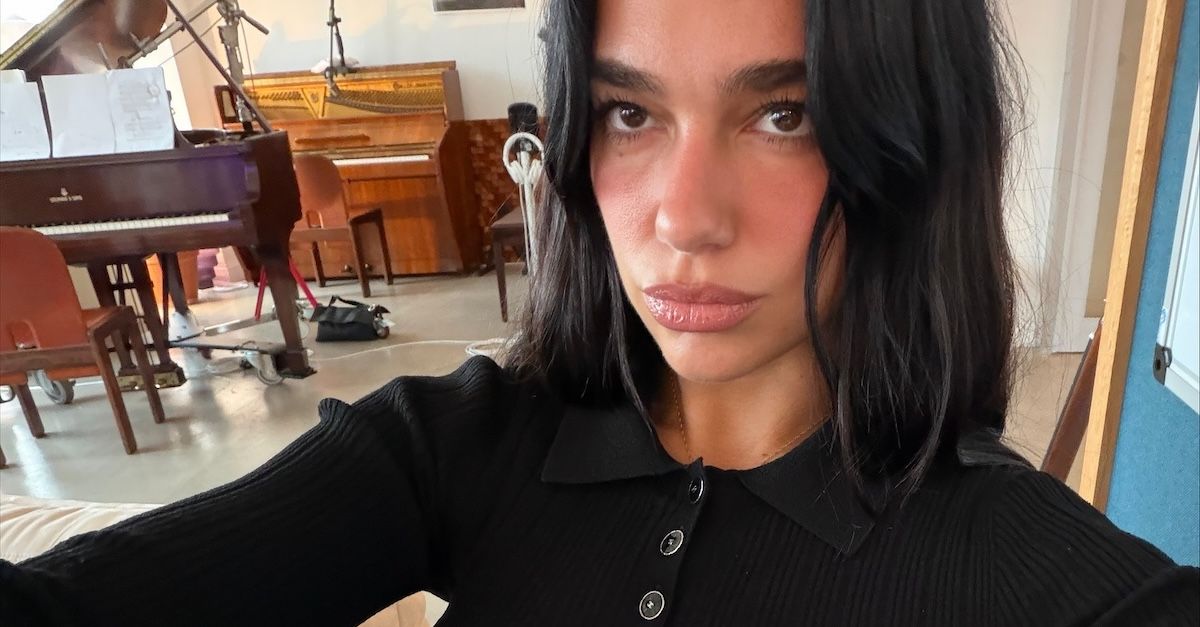Dua Lipa’s “Halo” Nails Are the Perfect Autumn-to-Winter Mani Dua Lipa’s “Halo” Nails Are the Perfect Autumn-to-Winter Mani