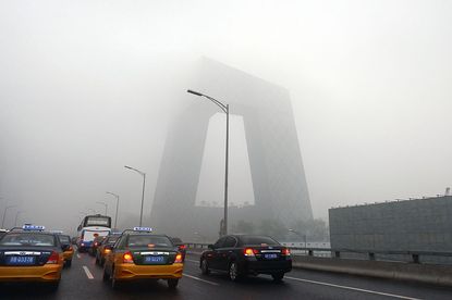 Heavy smog over traffic in Beijing