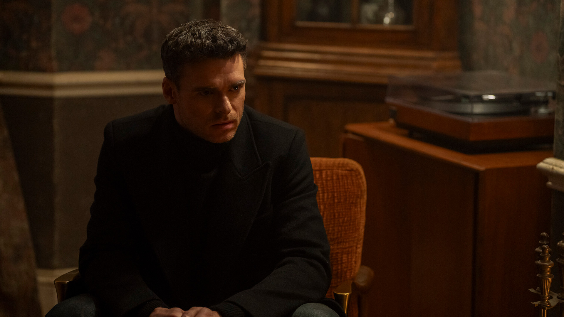 Richard Madden as Mason Kane.