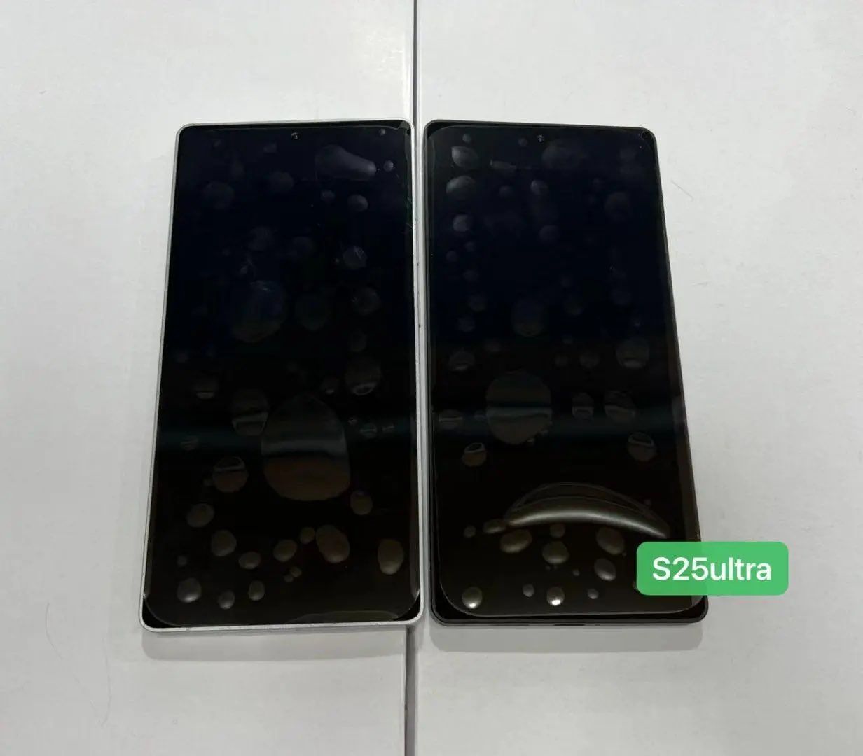 Dummy models of the Samsung Galaxy S25 Ultra smartphones