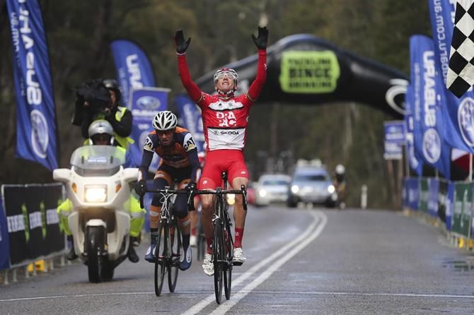 Darren Lapthorne (Drapac) with a brilliant win at Lake St Clair
