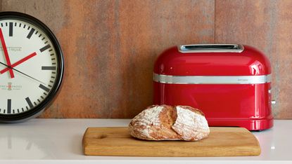 Kettle and toaster with mugs