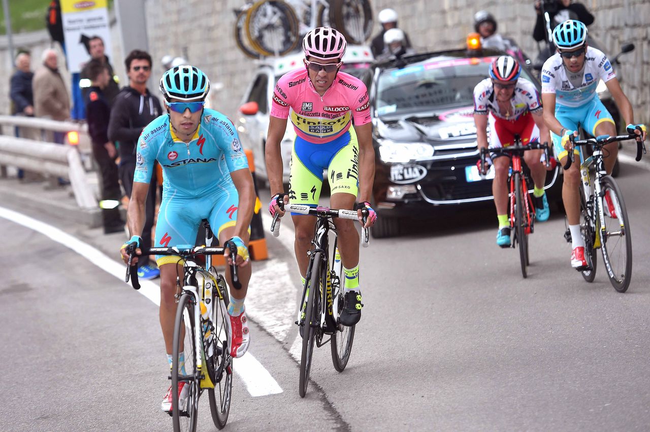 Mikel Landa (Astana) puts in an attack