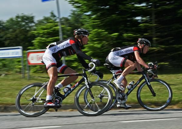 Alexander Dark corners next to a Team Knudsgaard teammate.