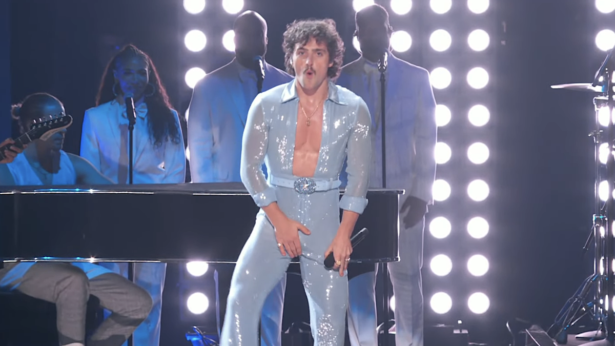 Benson Boone adjusts his crotch after his performance at the 2025 Grammys.