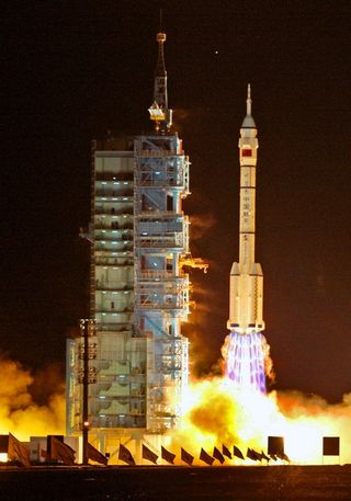 China's Shenzhou 8 rocket lifts off on October 31, 2011.