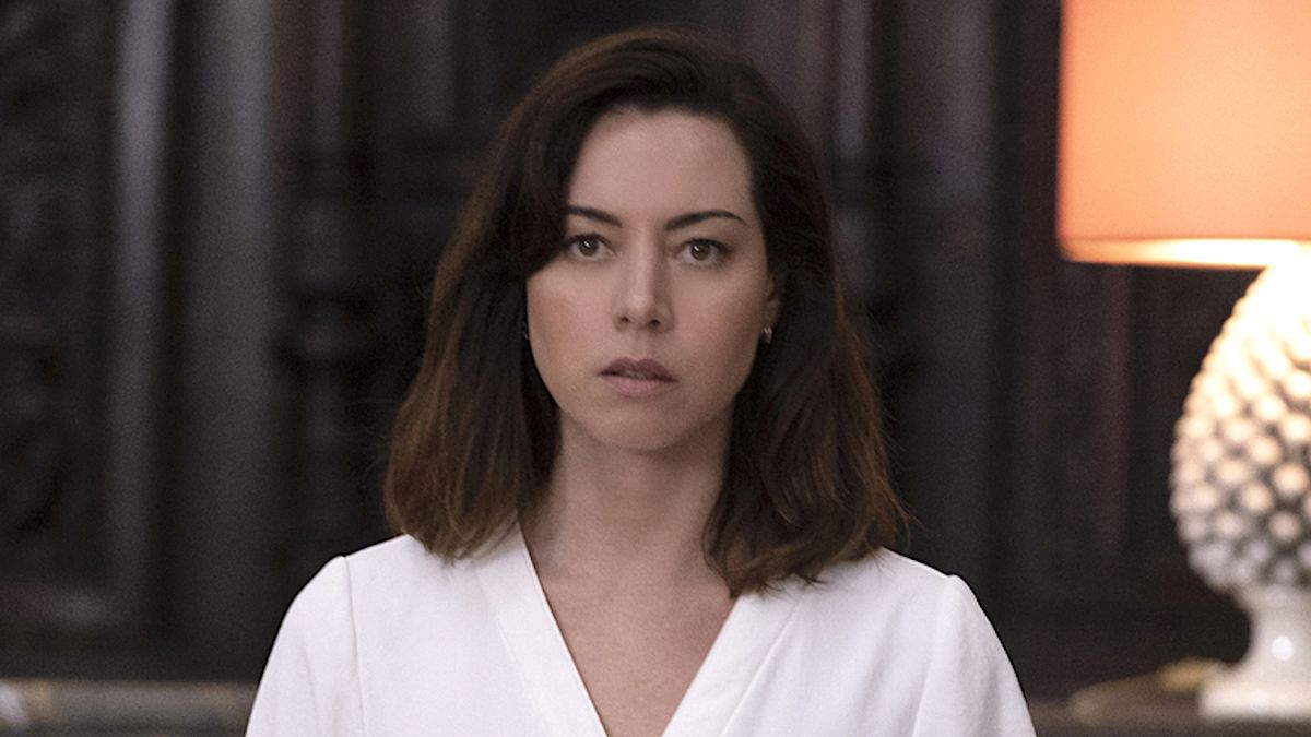 Aubrey Plaza as Harper in The White Lotus