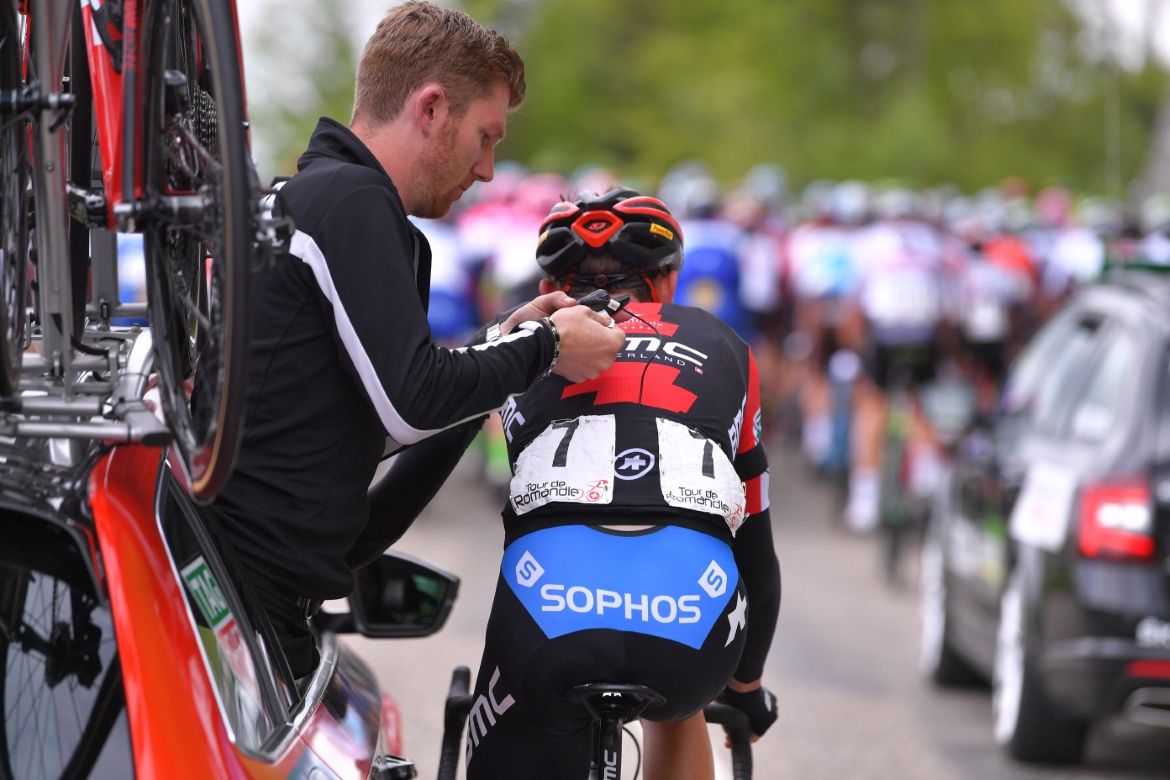 Tejay van Garderen gets some help with his radio