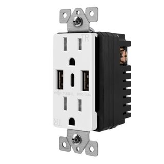 TOPGREENER outlet with three USB ports